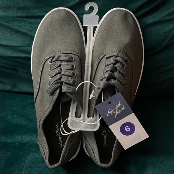 Universal Thread Dark Gray Flat Sneakers in Womens Size 6 | White Siding Lace Up - Picture 1 of 3